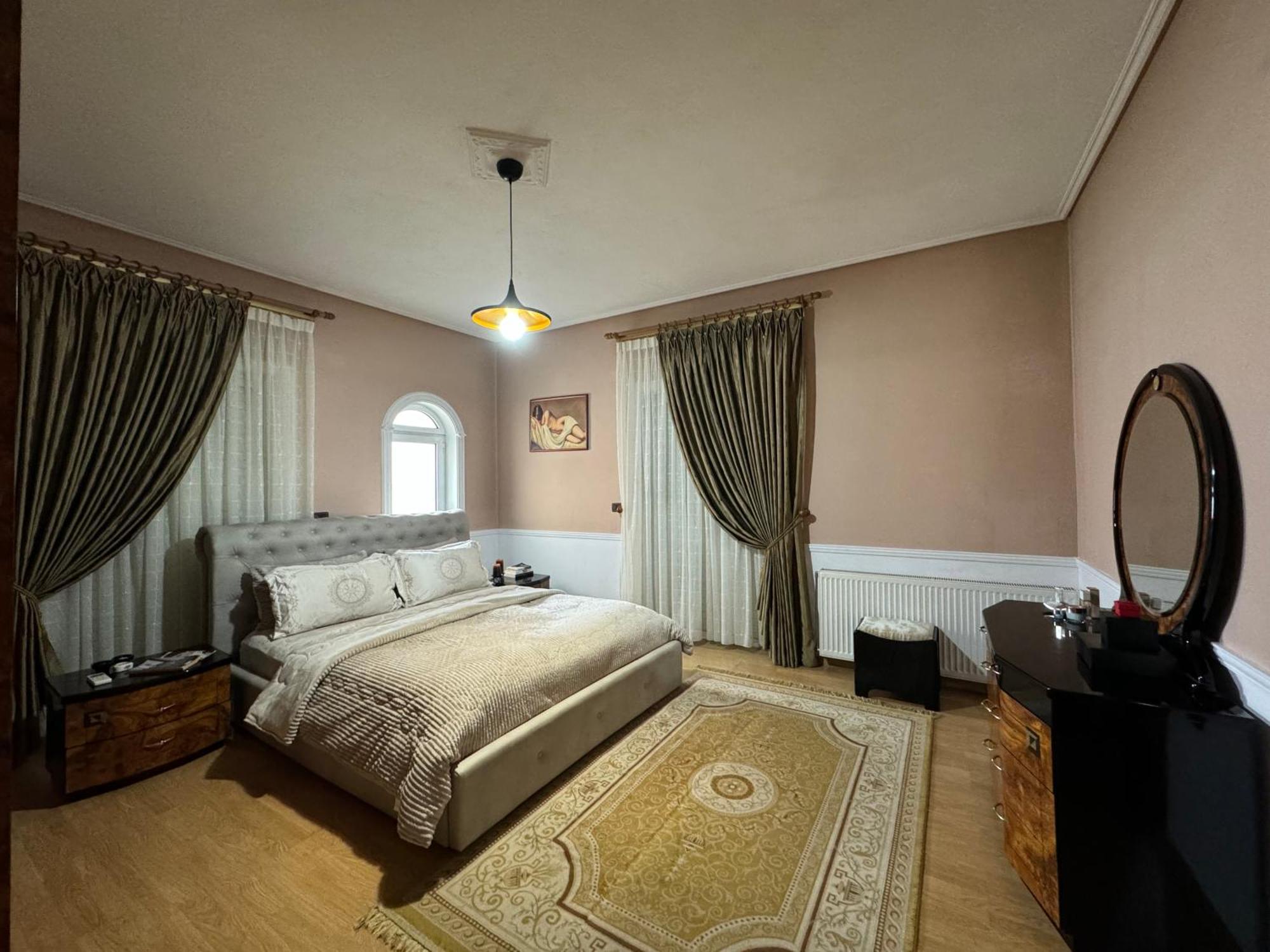 Silver Villa *